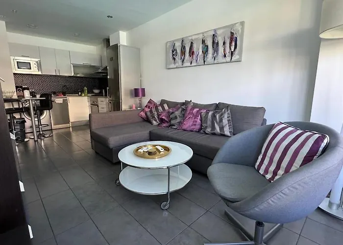 Iguazu Poolview Near Yumbo *