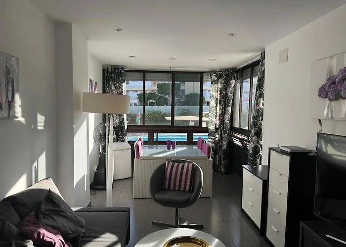 Апартаменты Iguazu Poolview Near Yumbo